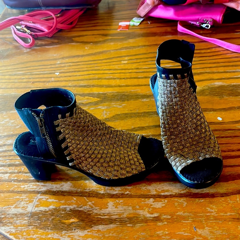 Steven by Steve Madden Ezzme Bronze and Black Shoe Size 7